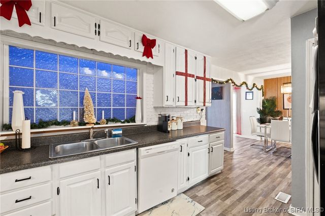 542 Kay Avenue, Sellersburg, IN 47172