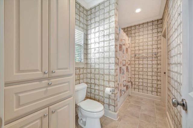 604 Harborside Way, Kemah, TX 77565