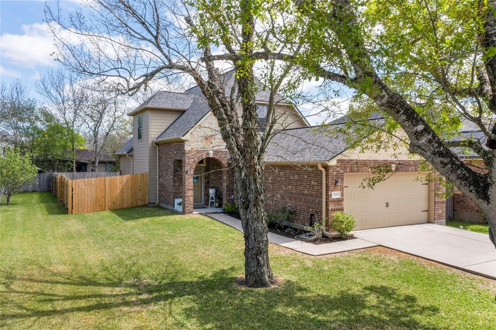 2906 Virginia Avenue, League City, TX 77573
