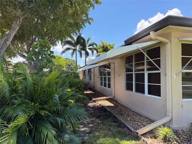 1042 N Dr A A, Delray Beach, FL 33445