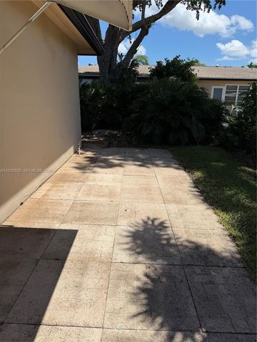 1042 N Dr A A, Delray Beach, FL 33445
