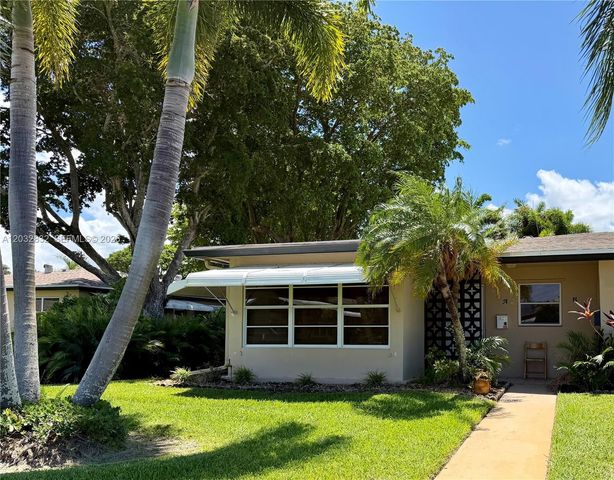 1042 N Dr A A, Delray Beach, FL 33445