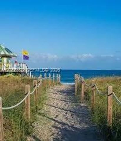 1042 N Dr A A, Delray Beach, FL 33445