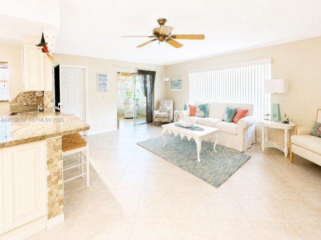 1042 N Dr A A, Delray Beach, FL 33445