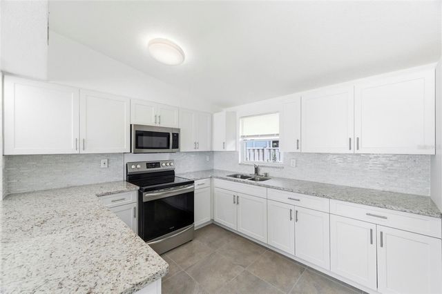 3325 W SHELL POINT ROAD, Ruskin, FL 33570