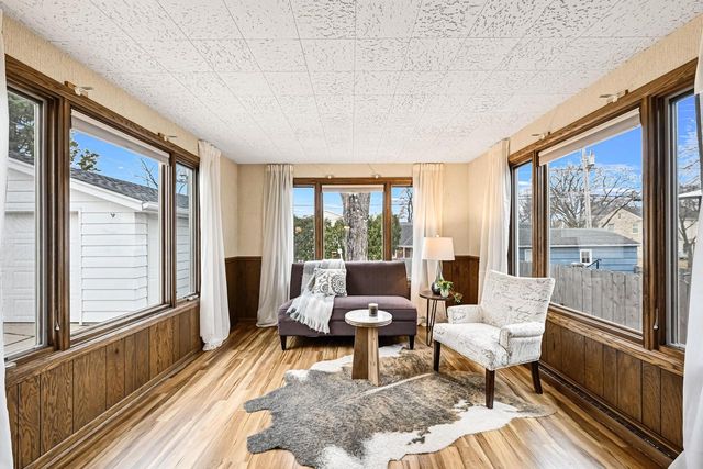 2471 N 80th STREET, Wauwatosa, WI 53213