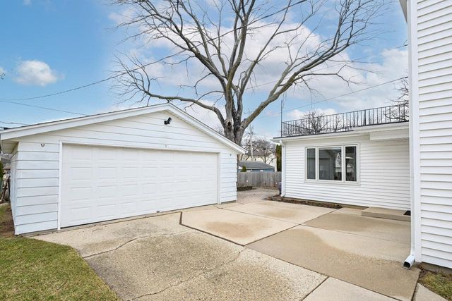 2471 N 80th STREET, Wauwatosa, WI 53213