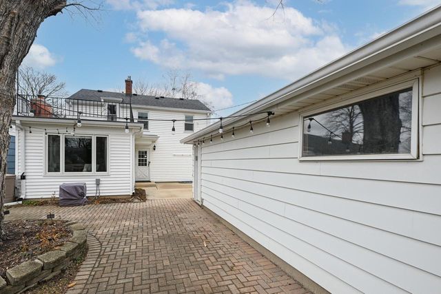 2471 N 80th STREET, Wauwatosa, WI 53213