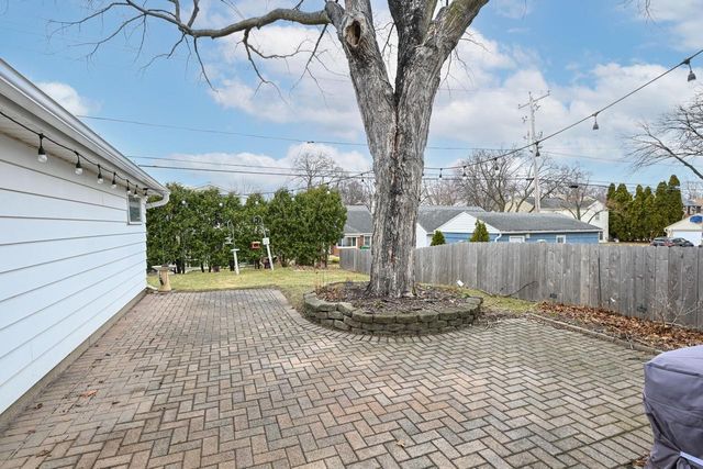 2471 N 80th STREET, Wauwatosa, WI 53213