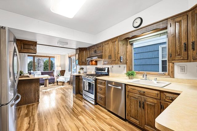 2471 N 80th STREET, Wauwatosa, WI 53213