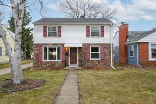 2471 N 80th STREET, Wauwatosa, WI 53213