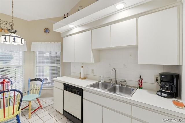 6130 N Whispering Oak Loop, Beverly Hills, FL 34465