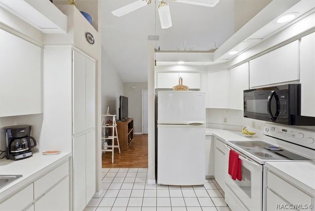 6130 N Whispering Oak Loop, Beverly Hills, FL 34465