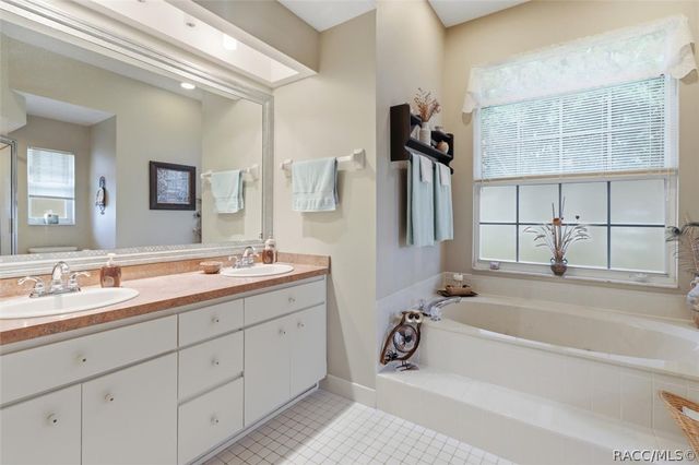 6130 N Whispering Oak Loop, Beverly Hills, FL 34465