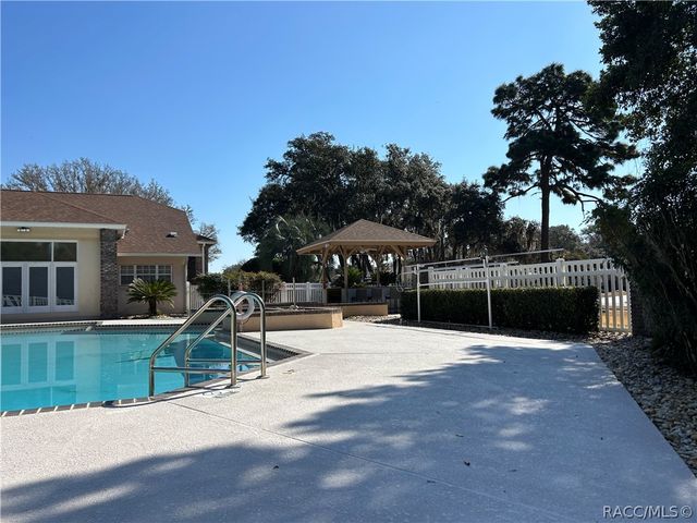 6130 N Whispering Oak Loop, Beverly Hills, FL 34465