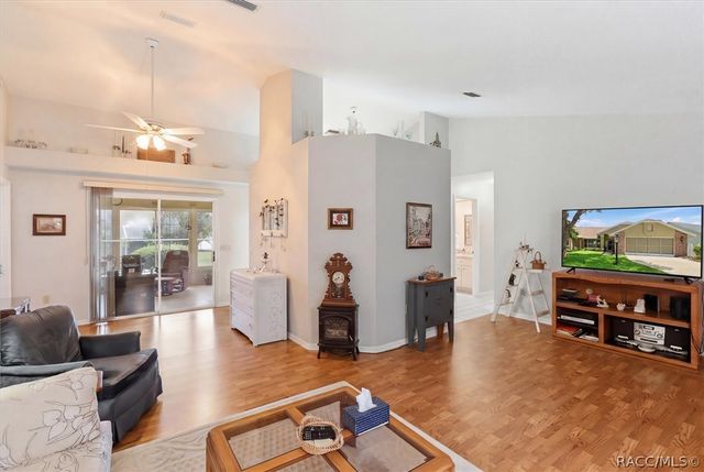 6130 N Whispering Oak Loop, Beverly Hills, FL 34465