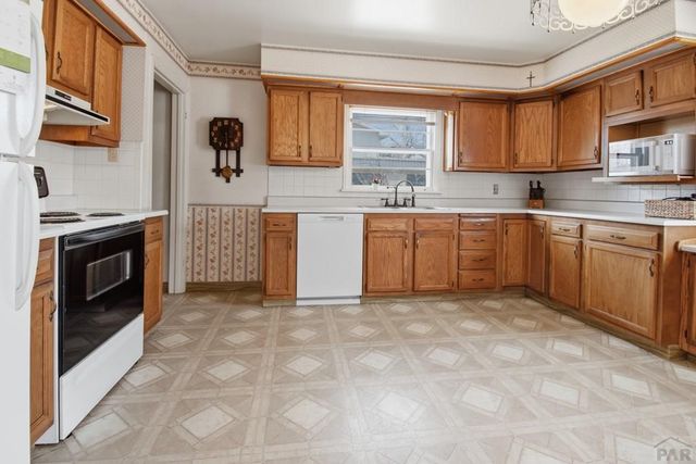 211 Dittmer Ave, Pueblo, CO 81004