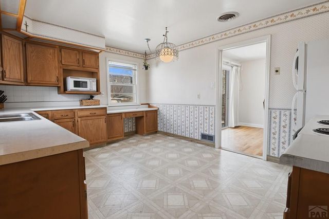 211 Dittmer Ave, Pueblo, CO 81004