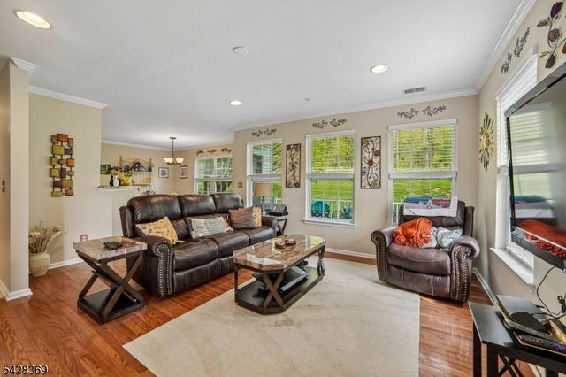 116 Wallace Ct, Green Brook Twp., NJ 08812
