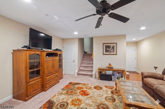 116 Wallace Ct, Green Brook Twp., NJ 08812