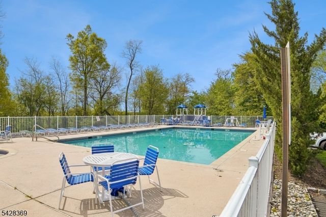 116 Wallace Ct, Green Brook Twp., NJ 08812