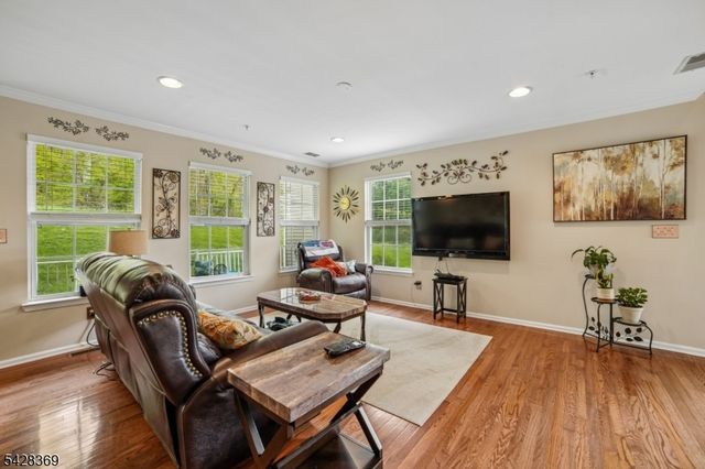 116 Wallace Ct, Green Brook Twp., NJ 08812