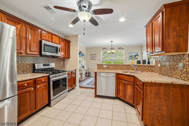 116 Wallace Ct, Green Brook Twp., NJ 08812