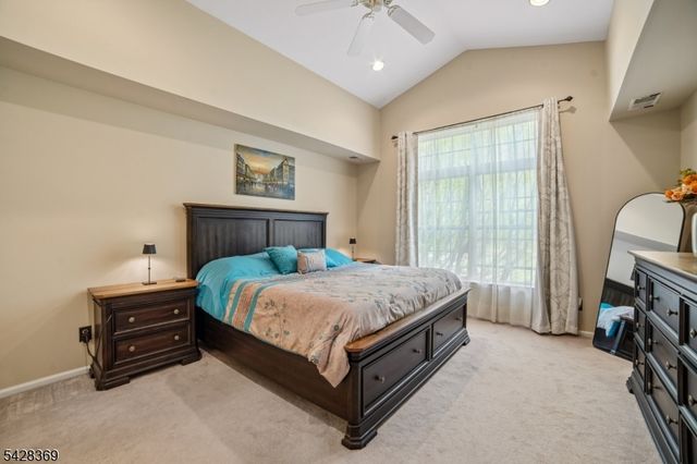 116 Wallace Ct, Green Brook Twp., NJ 08812