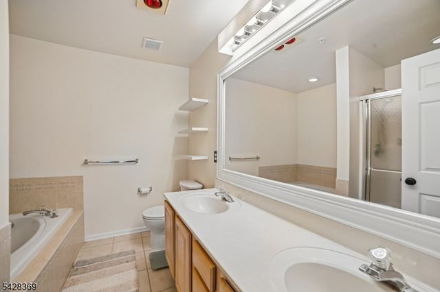 116 Wallace Ct, Green Brook Twp., NJ 08812