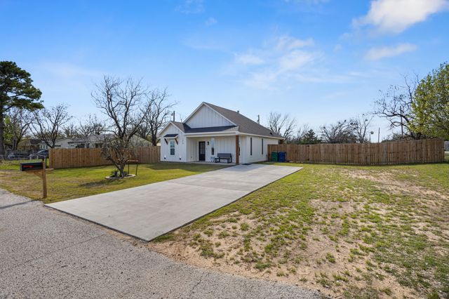 200 Walnut Street, Chico, TX 76431