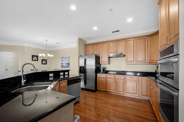 3102 W End Cir Apt 401, Nashville, TN 37203