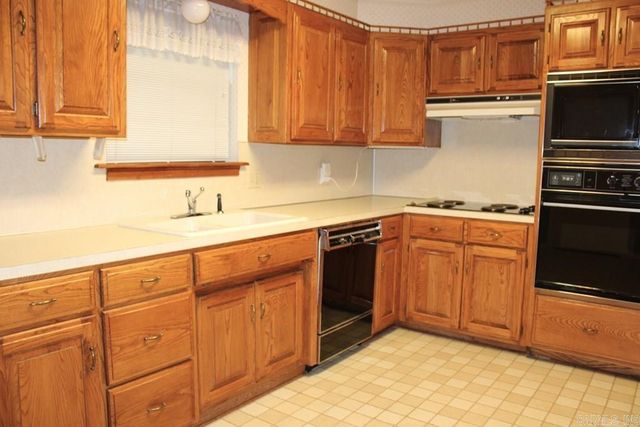 1201 E 42nd St., Texarkana, AR 71854