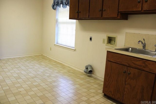 1201 E 42nd St., Texarkana, AR 71854