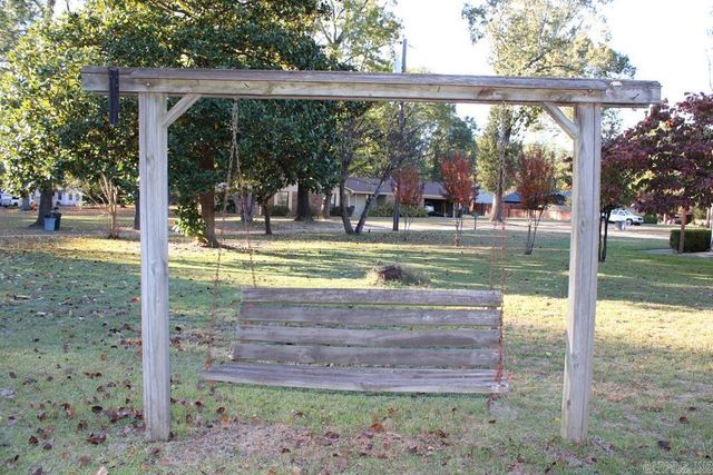 1201 E 42nd St., Texarkana, AR 71854