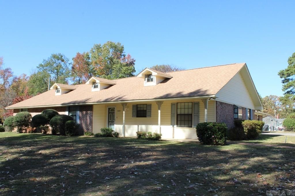 1201 E 42nd St., Texarkana, AR 71854