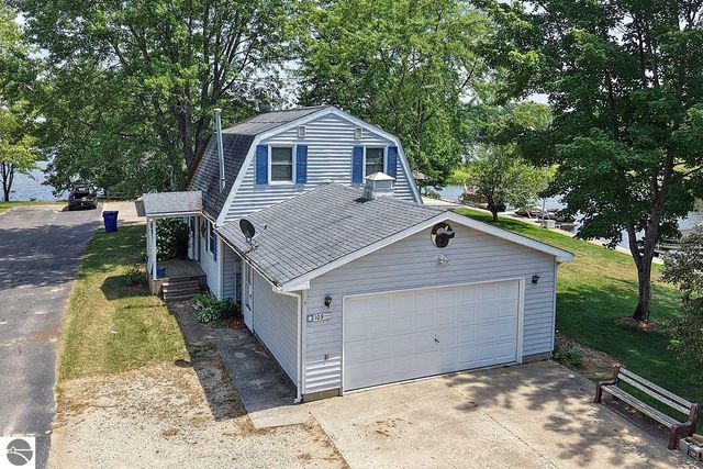 109 Franke Lane, Cadillac, MI 49601