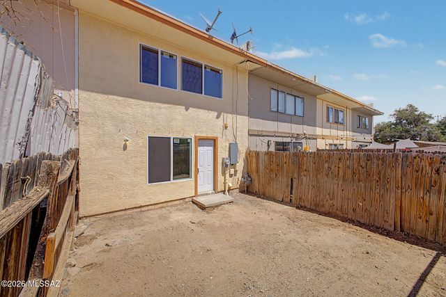 5880 S Del Moral Boulevard, Tucson, AZ 85706