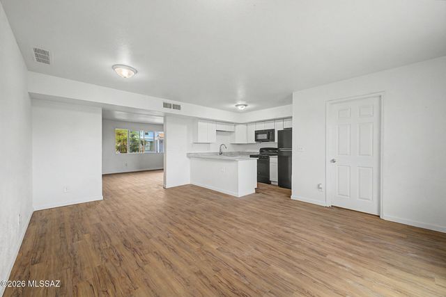5880 S Del Moral Boulevard, Tucson, AZ 85706