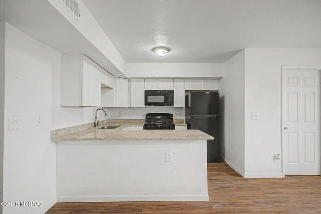5880 S Del Moral Boulevard, Tucson, AZ 85706