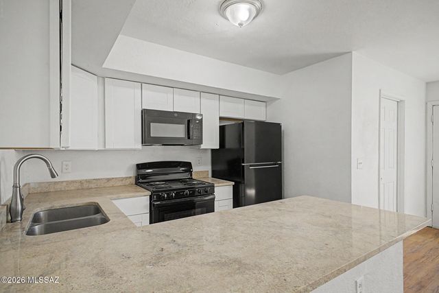 5880 S Del Moral Boulevard, Tucson, AZ 85706