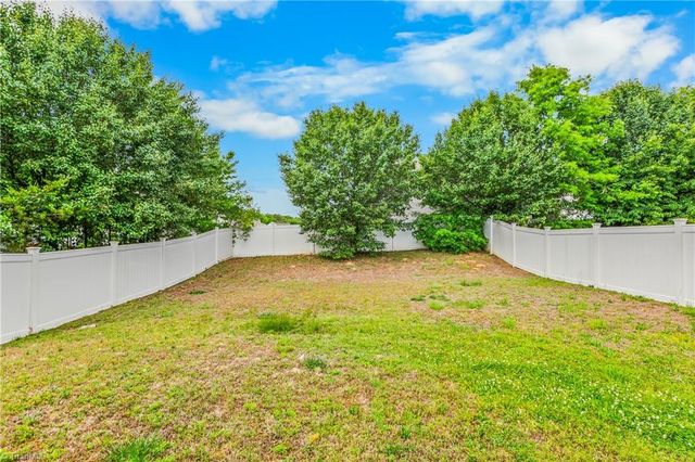 427 Inlet Place Drive, Winston-salem, NC 27127