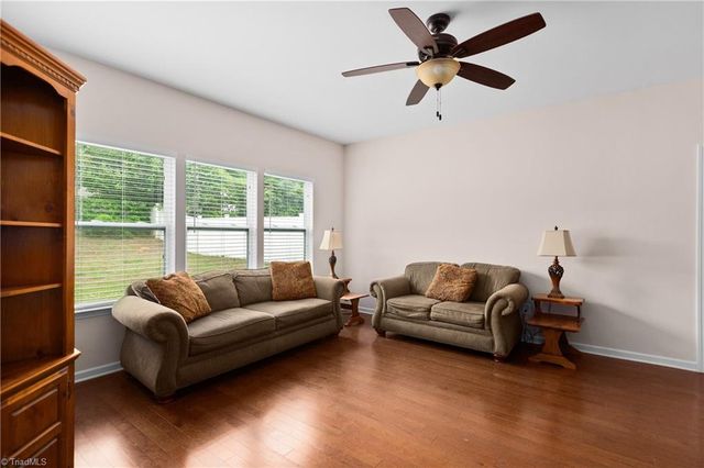 427 Inlet Place Drive, Winston-salem, NC 27127