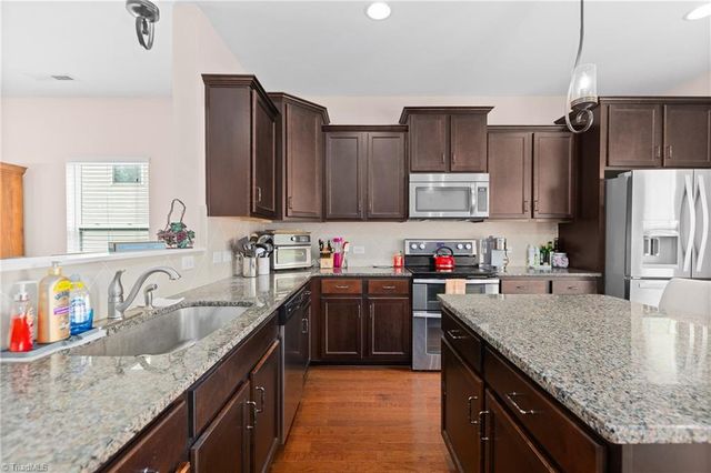 427 Inlet Place Drive, Winston-salem, NC 27127