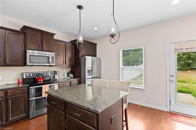 427 Inlet Place Drive, Winston-salem, NC 27127