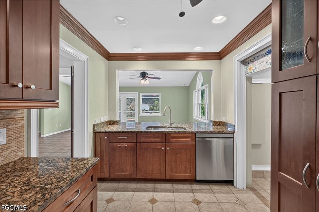 1460 Manuels DR, Fort Myers, FL 33901