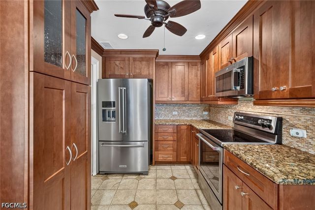 1460 Manuels DR, Fort Myers, FL 33901