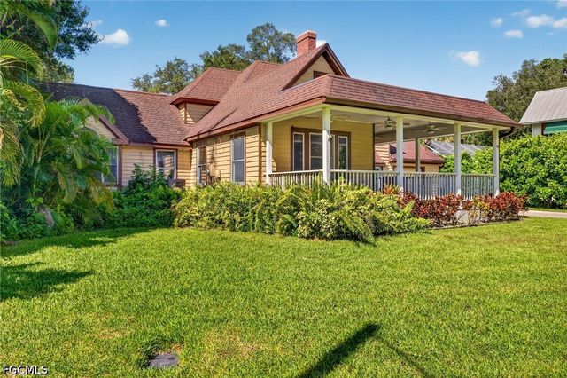 1460 Manuels DR, Fort Myers, FL 33901
