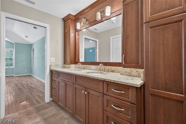 1460 Manuels DR, Fort Myers, FL 33901