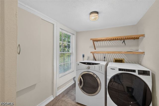 1460 Manuels DR, Fort Myers, FL 33901