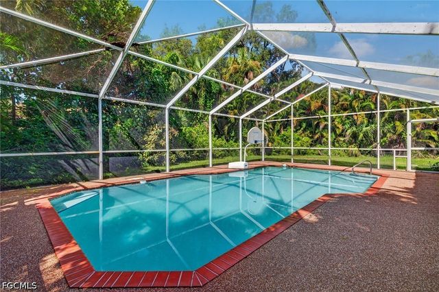 1460 Manuels DR, Fort Myers, FL 33901